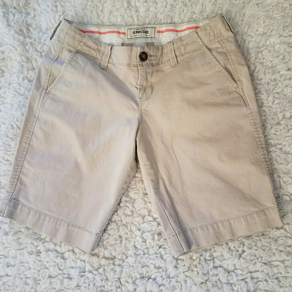 Khaki bermudas sz 2